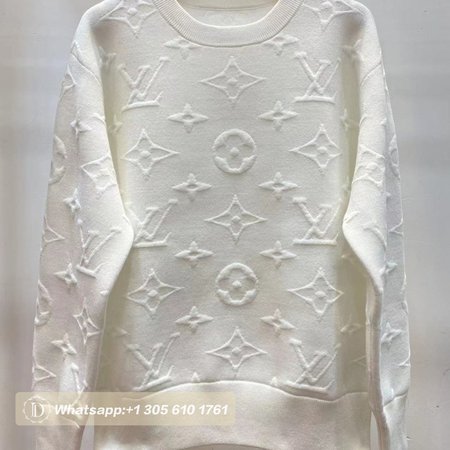 Embossed Pattern Round Neck Long Sleeves