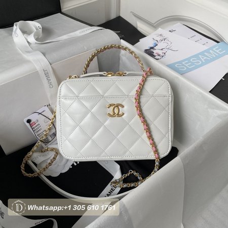 Chanel Clutch With Chain Grained Shiny Calfskin & Gold-Tone Metal White