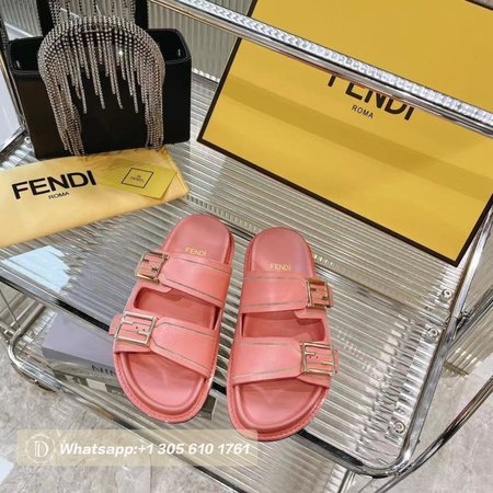 Fendi Feel Pink Leather Sandals