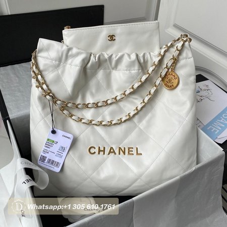 Chanel 22 Handbag