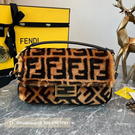 Fendi Baguette 8600