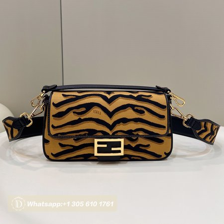 Fendi Baguette 8818